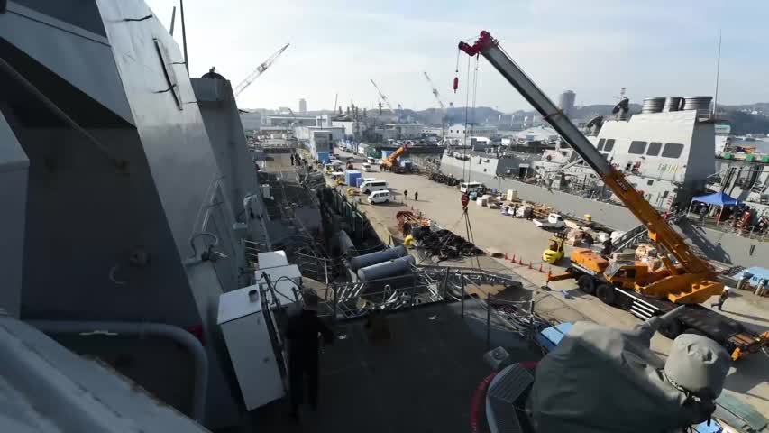 Timelapse Shows US Guided Missile Destroyer Departing Port in Japan