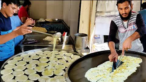 Amazing Egg Omelet | Biggest Egg Omelette Making in Karachi | Anda Paratha at Street Food Pakistan