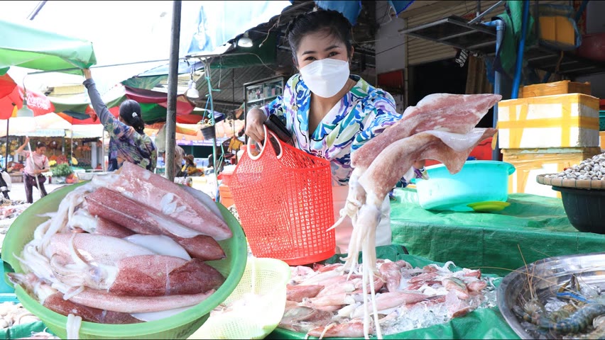 Market show, Buy squid to make squid soup / Stuffed squid soup cooking