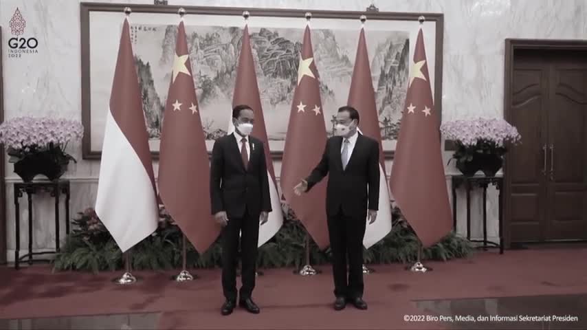 Indonesian Leader in China, Vows to Deepen Ties