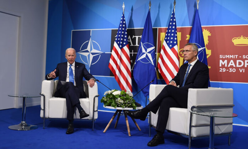 USA DNES (29. 6.): Biden oznámil vytvoření americké základny v Polsku; Fauciho covidové příznaky po Paxlovidu