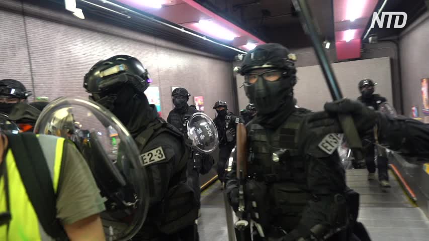 Police in Hong Kong Careless around Press