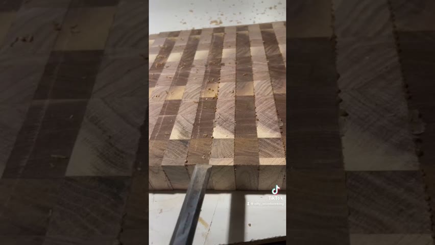 End grain walnut satisfaction #shorts #woodworking #shortvideo #subscribe #trending #cuttingboards
