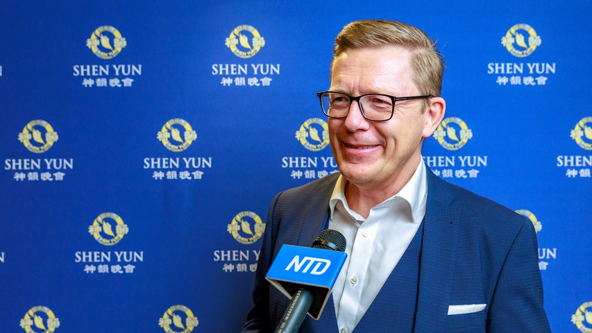 Parliament member fascinated by Shen Yun’s artistic level in Frankfurt