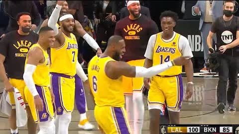 LeBron shocks teammates with back to back steals that end in dunks 😲