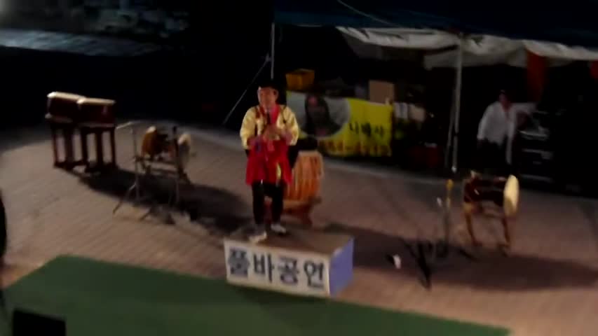 각설이 타령 ...품바타령( 품바 공연)...빨간색 짧은 치마입은 각설이  _...Singing Beggar..멀티 아티스트.Jeonju  city .全州市.. KOREA. (4)