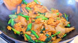 How to Make Thai Pad See Ew #Shorts "CiCi Li - Asian Home Cooking"