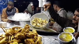 BATAIR YAKHNI | Egg Batair tasty Peshwari Quail Soup | Chicken Corn Soup at Street food Karachi