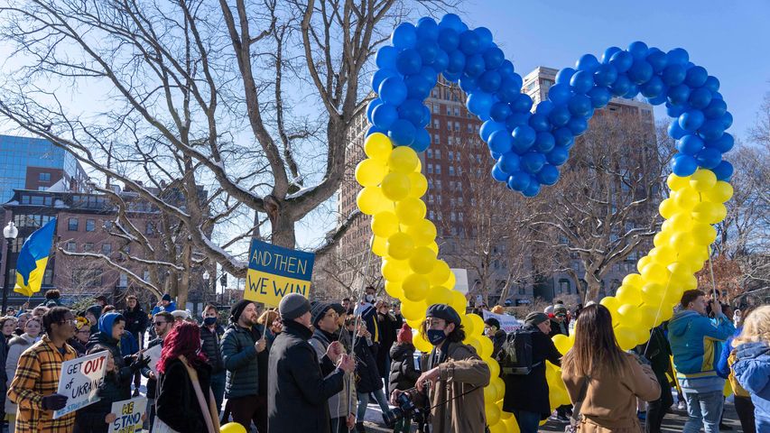 2/27 Boston supports Ukraine - 波士頓支持烏克蘭遊行