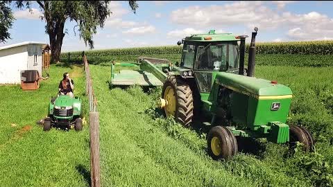 Cutting Hay - John Deere 4640 & 735 MoCo