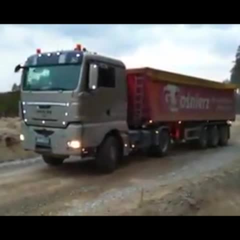 This truck driver' skill is awesome! ✨ 🚚 ✨