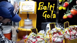 Ice Gola Ganda in Bucket | Amazing Crushed Balti Gola | Ice Lollypop Street Food Karachi