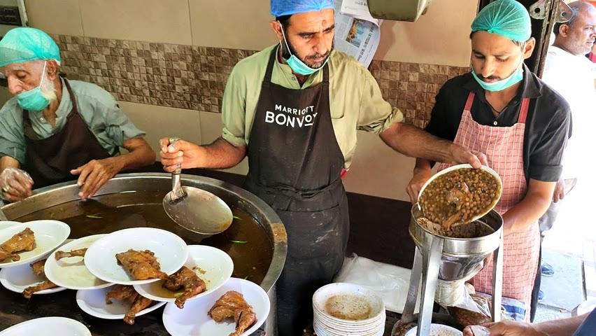 Lahori Chikar Murgh Chole | Desi Nashta | Masala Murg Channe | Pakistan Street Food - Chickpea Stew