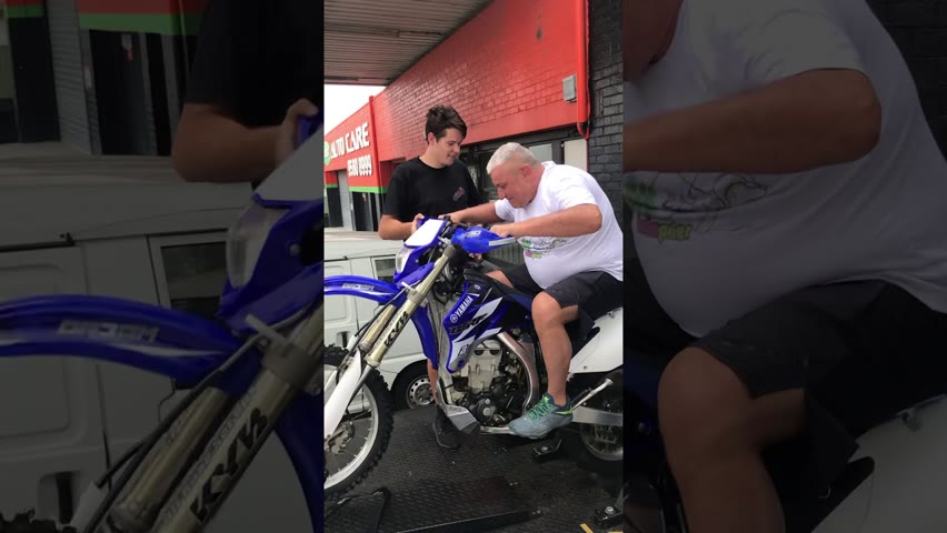 Funny guy tries to wheelie YAMAHA WR450 | WHEELIE MACHINE AUSTRALIA