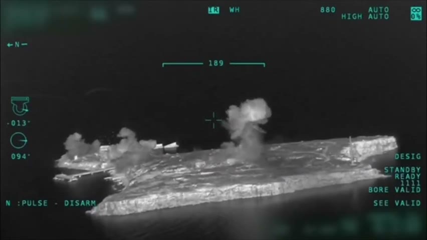 烏軍TB2無人機所拍影片，顯示烏軍兩架Su-27戰機飛越蛇島空域，投擲炸彈攻擊俄軍目標