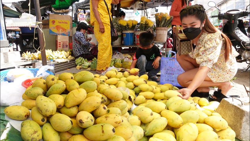 Market show, Ripe mango season in country / Buy ripe mango for my cooking