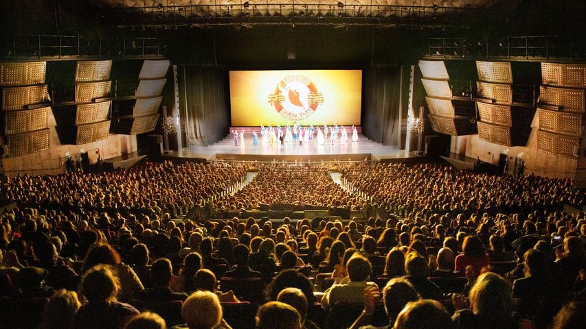 Audience Shen Yun a Message for Humanity