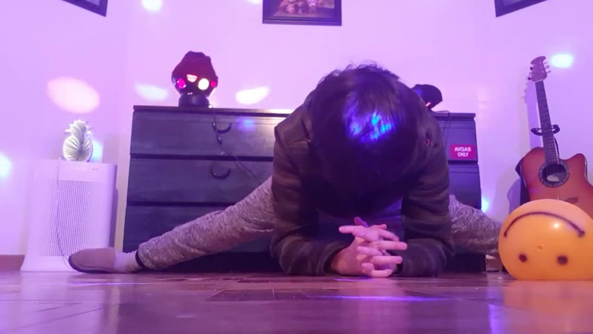 Man singing "Someone Like You" by Adele while doing the splits