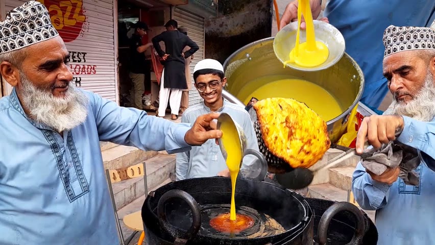 Uncle Making Rabri Malpua | Special Egg Malpua | Non Stop Malpua Maker | Pakistani Street Food