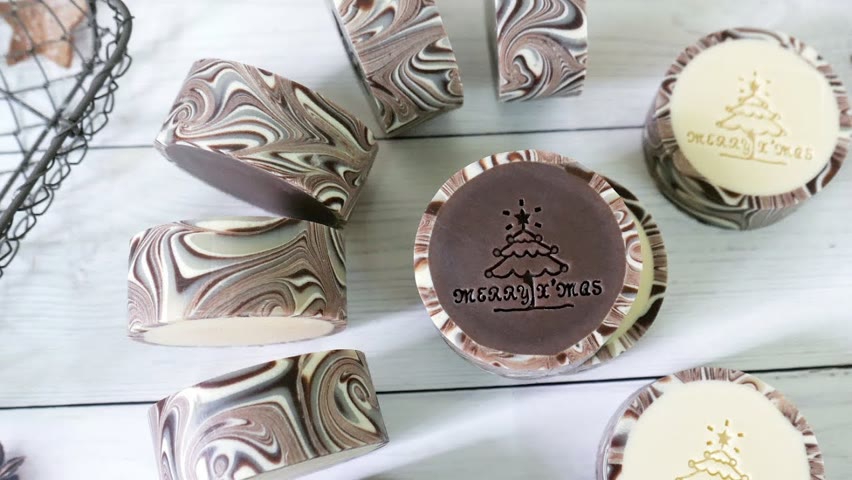 Christmas Soaps Collab - rimmed soap making with cocoa powder and milk for Christmas - 耶誕手工皂