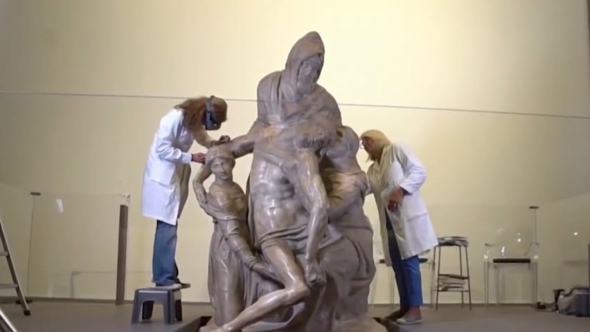 Florence : statue du tombeau de Michel-Ange