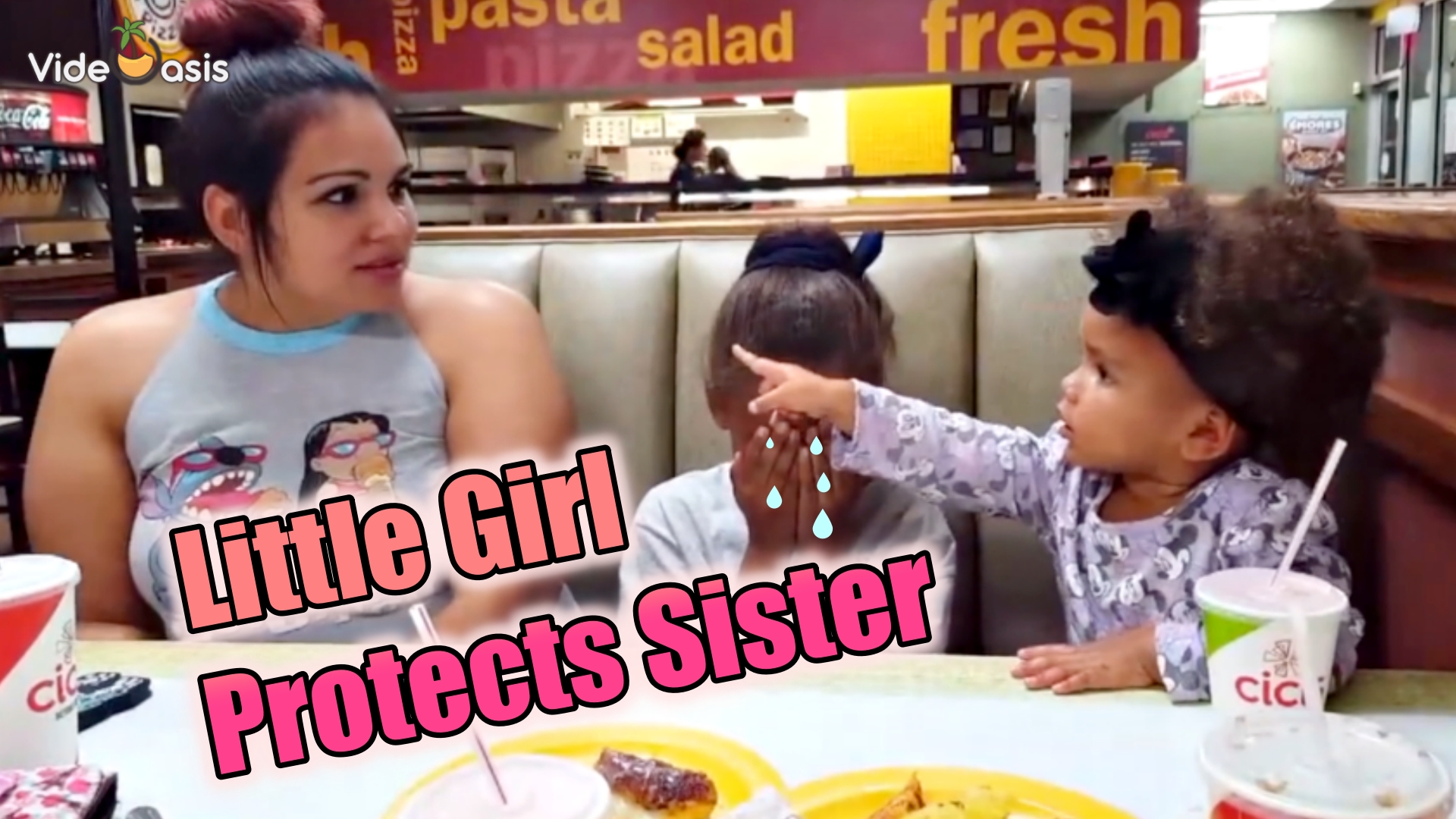 Little Girl Protects Older Sister｜VideOasis