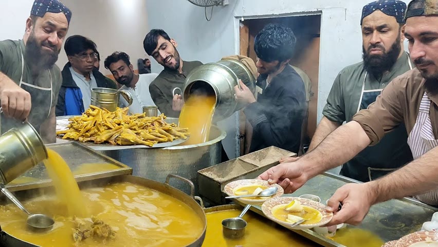 Peshawari Yakhni Soup | Famous Afghani Soup Selling in Karachi | Pakistani Street Drink