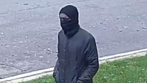 Illinois--As manhunt for masked gunman in Chicago continues, authorities increase reward to $16,000