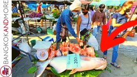 Giant Thai MONSTER FISH And Lots Of STREET FOOD | Wat Kaeo Market