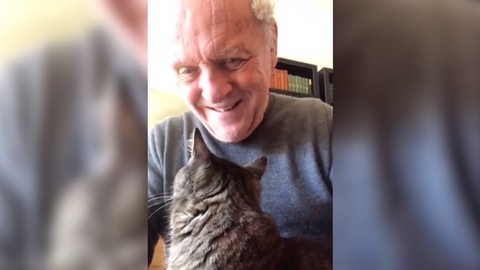 Anthony Hopkins Is Whiling Away the Hours by Playing the Piano to His Cat