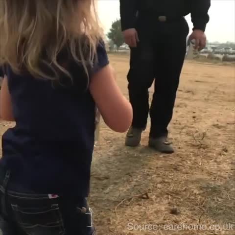 Little Girl Gives Away Sandwiches to Police	