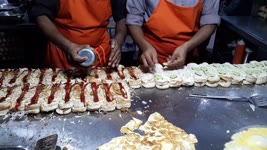 BIG TRIPLE LAYERED ANDAY WALA BURGER IN KARACHI | Super Fast Cooking Skills | Street Bun Kabab