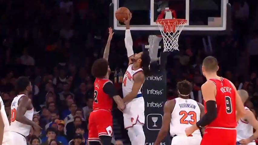 Derrick Rose sends Lonzo Ball's shot into the stands 🔥