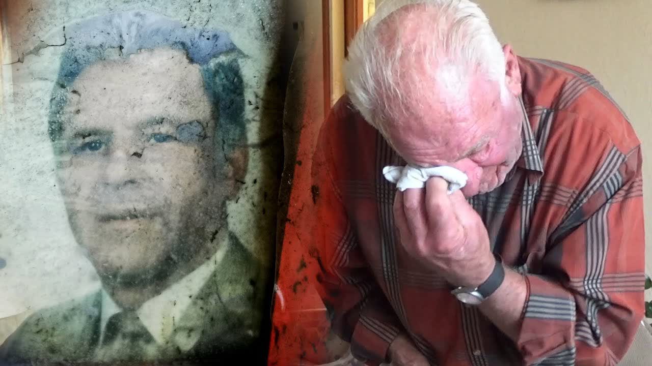 REUNITING Owner with FOUND Personal Belongings after More than 20 Years! - Emotional Moment!