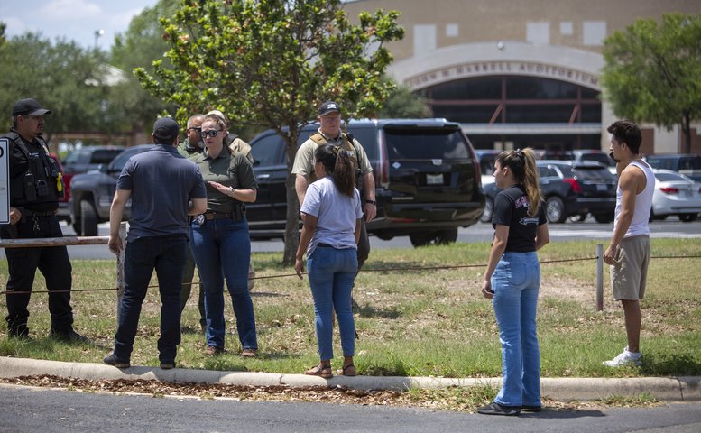 LIVE: Police Give Update on Texas Elementary School Shooting