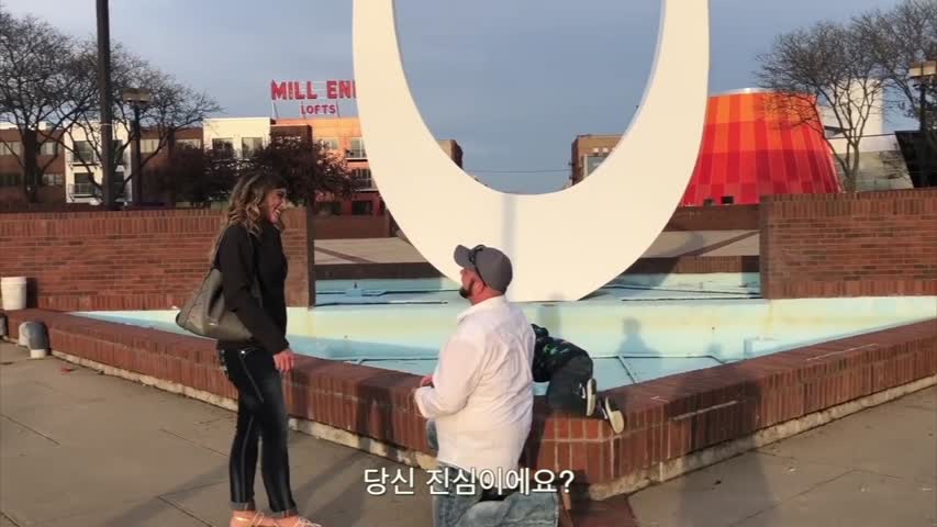 Man finds perfect time to propose to girlfriend—but what son starts doing—It’s worst moment possible