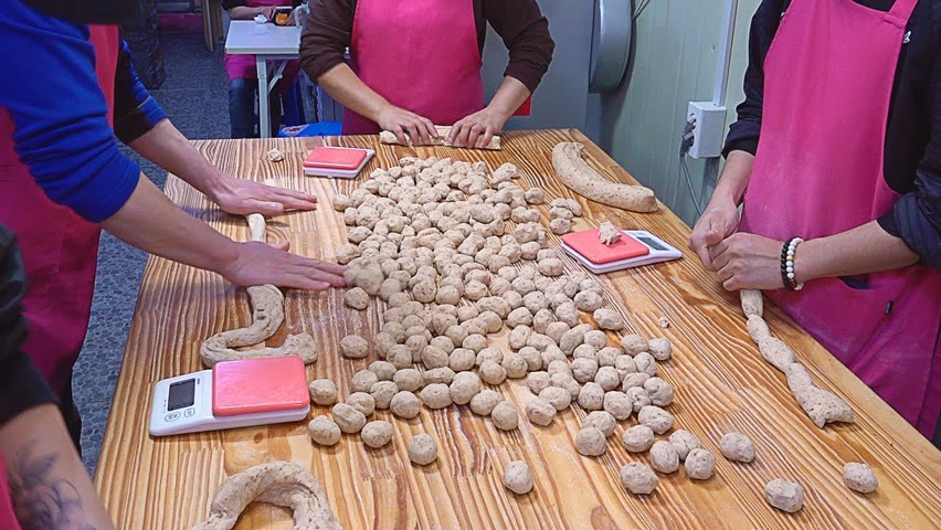 땅콩만두 Making Peanut Dumplings (Peanut Mandu) - Korean Street Food