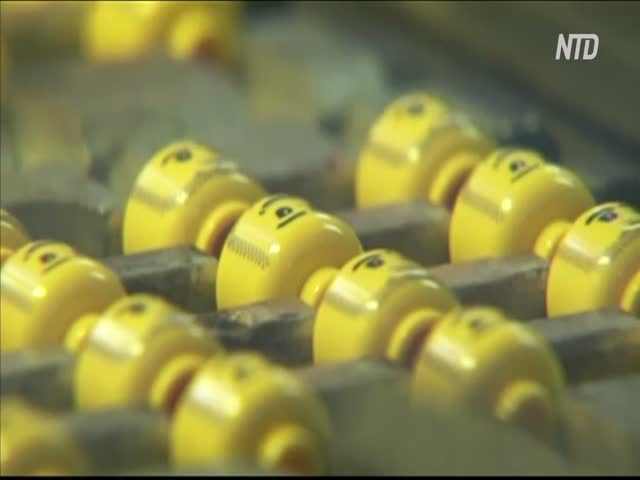 Historic Sales Drop for Lego Raises Concerns About Future of Physical Toys