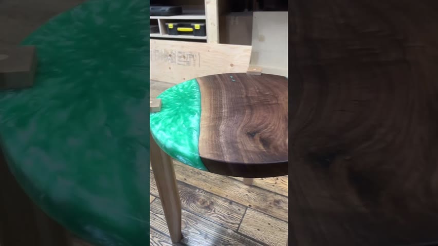 Walnut table finition #shorts #woodworking #trending #shortvideo #subscribe #resin #epoxy  #craft