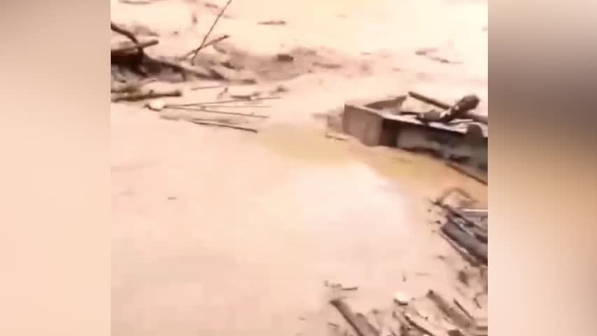 5月27日至28日，江西上饒廣信區遭強降雨襲擊。彭宅村山洪暴發、河水暴漲、橋樑被沖毀、房屋被淹、道路積水嚴重。