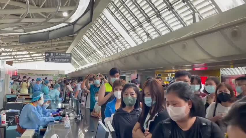 三亞封城，遊客在機場抗議，“我們要回家！”