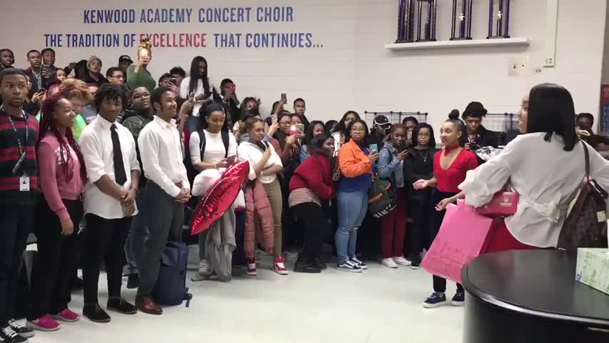Teen Makes Valentines Day Extra Sweet With Musical Promposal