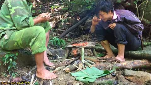 Shrimp hunting skills in the rainforest - worth catching shrimp with a homemade trap ,Grilled shrimp