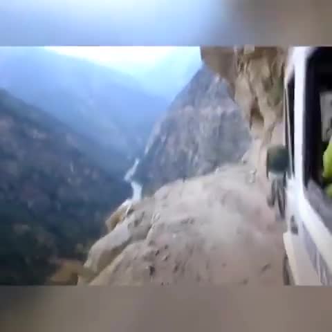 Inolvidable experiencia paseando en bus a través de las montañas del Himalaya