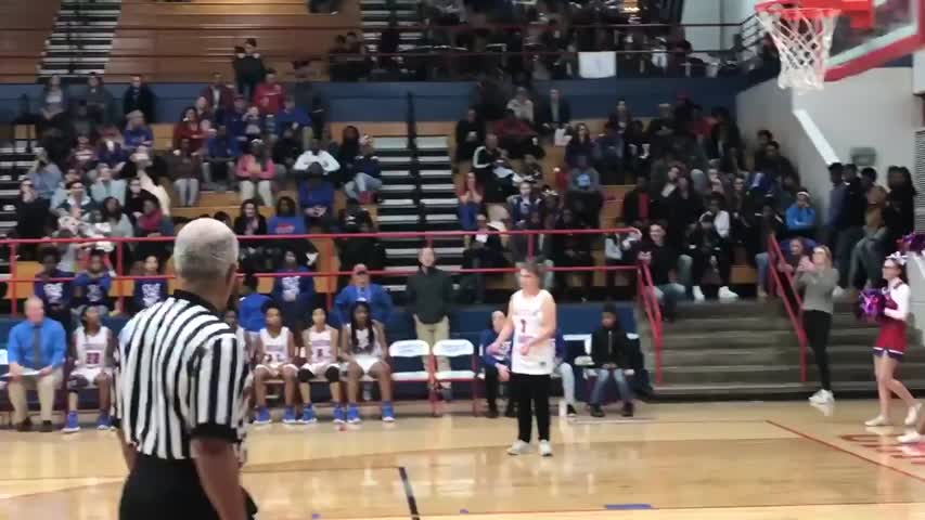 Kentucky Girl With Autism Gets Opening Score for High School Basketball Team