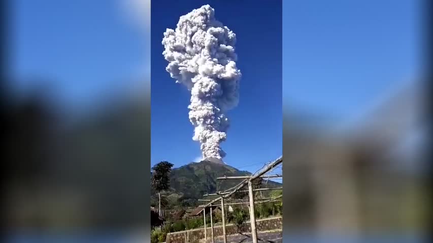 Volcán indonesio Merapi expulsa columna de ceniza hasta 5.500 metros altura