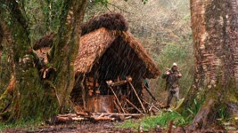 BUSHCRAFT VIBES in the RAIN! - reed/ heather hut, overnight, tree felling, axe work