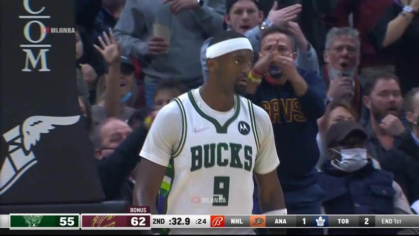 Bobby Portis just got a tech for taunting Cavaliers bench after that dunk 😀