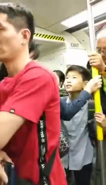Hong Kong MTR - Be aware the Pickpocket