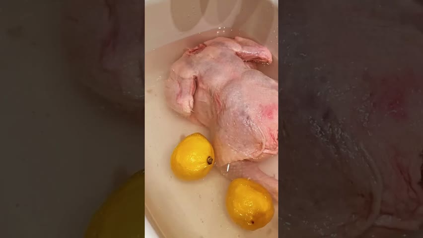 Wash your chicken with lemon this Christmas #shorts    ￼